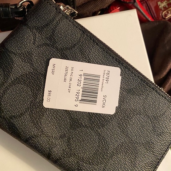 Brand new Coach wristlet with tags! - Picture 4 of 4